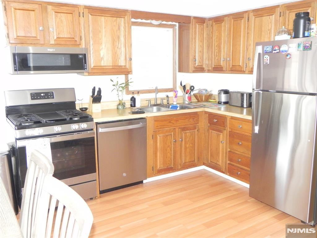453 Liberty St - Photo 5 of 14