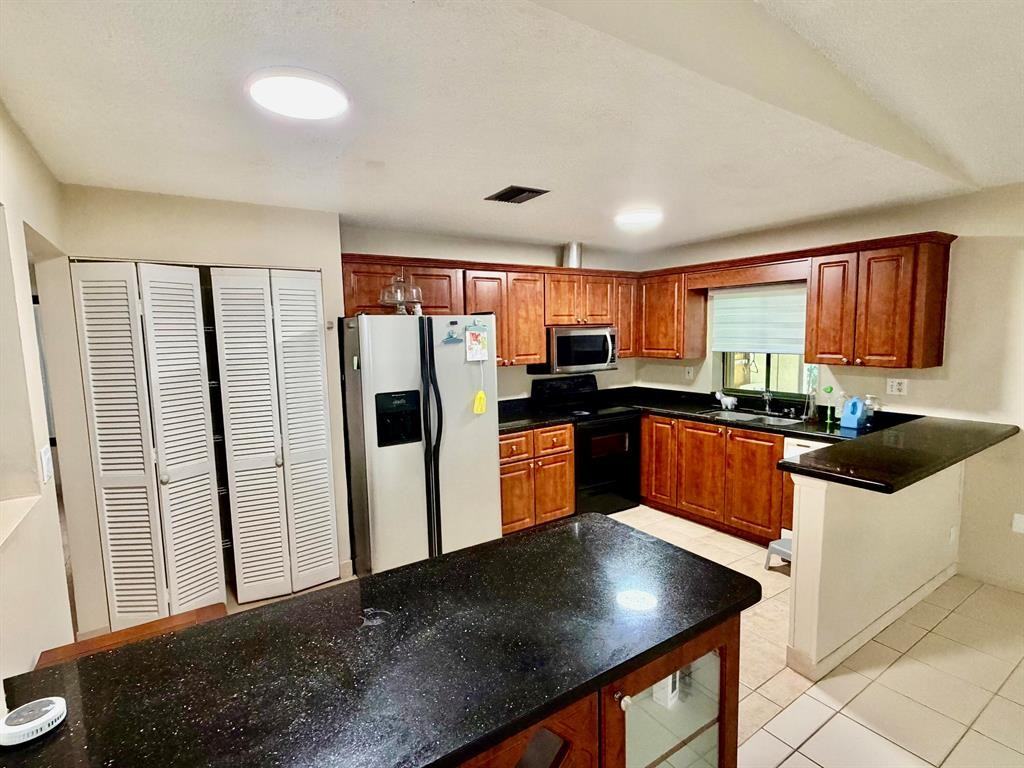 7714 Sw 8th Ct - Photo 2 of 12