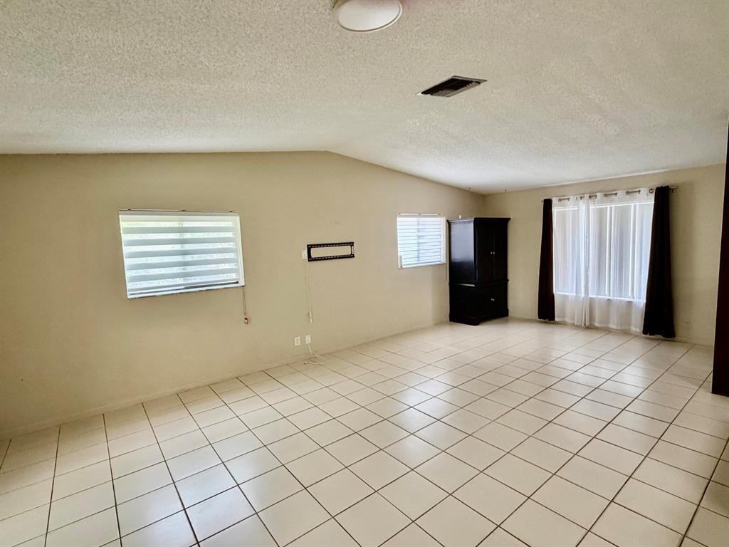 7714 Sw 8th Ct - Photo 3 of 12