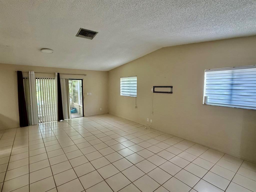 7714 Sw 8th Ct - Photo 4 of 12