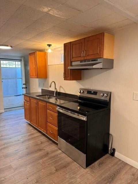 380 Liverpool Ave - Photo 3 of 17