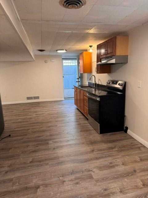 380 Liverpool Ave - Photo 5 of 17