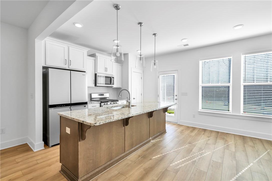 11 Shager Pl - Photo 2 of 22