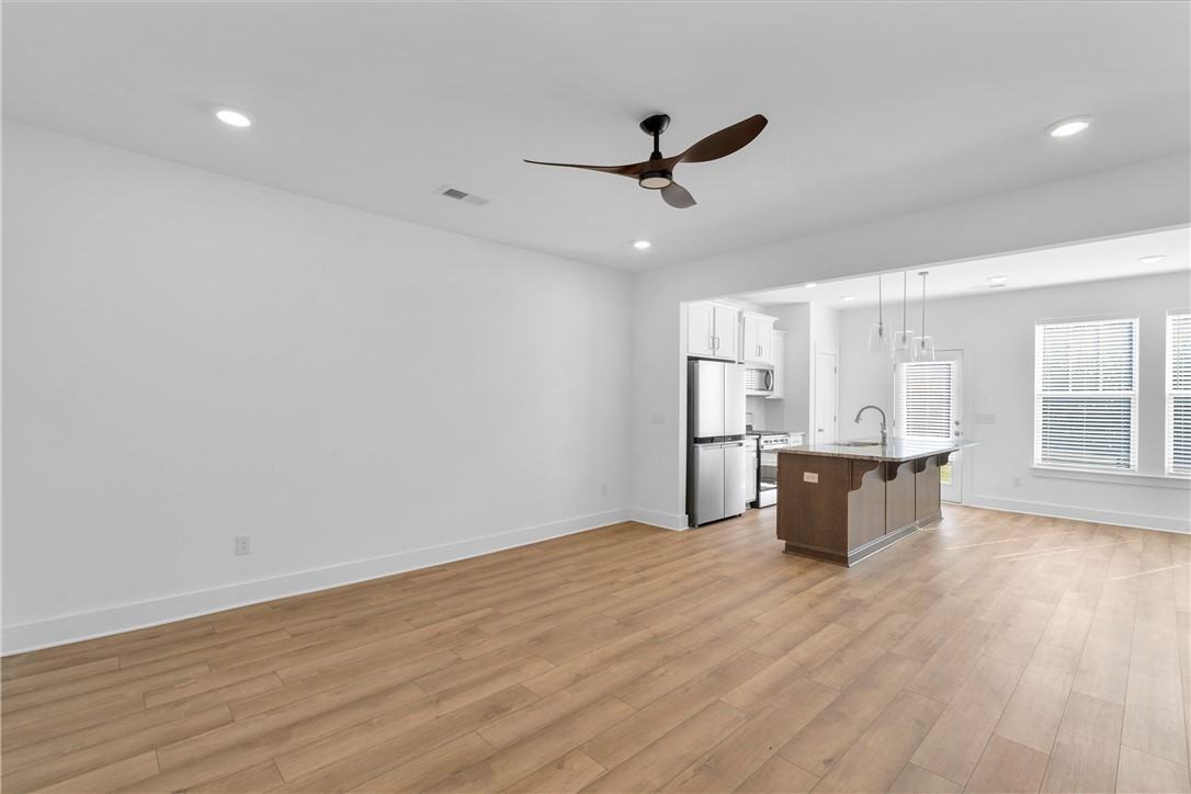 11 Shager Pl - Photo 3 of 22