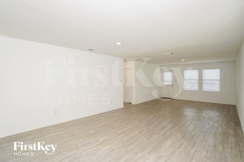 2418 Double Oak Dr - Photo 4 of 19