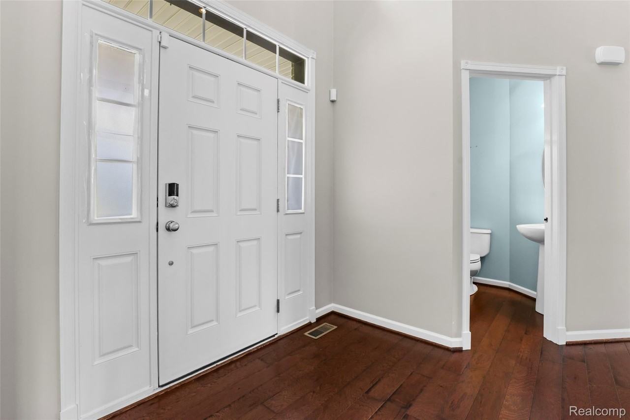 24303 Saybrook Ct - Photo 2 of 50