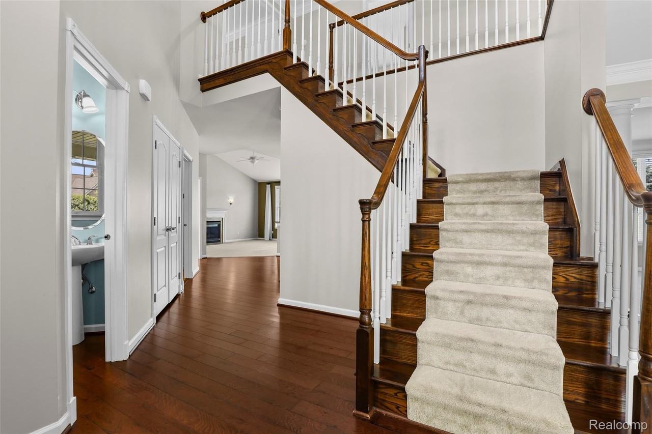 24303 Saybrook Ct - Photo 4 of 50