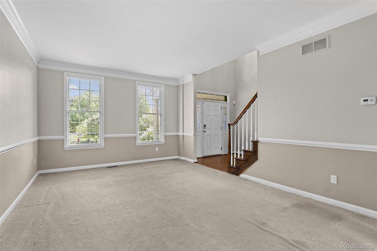 24303 Saybrook Ct - Photo 7 of 50