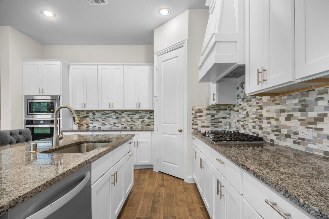 16050 Talamore Ln - Photo 2 of 37