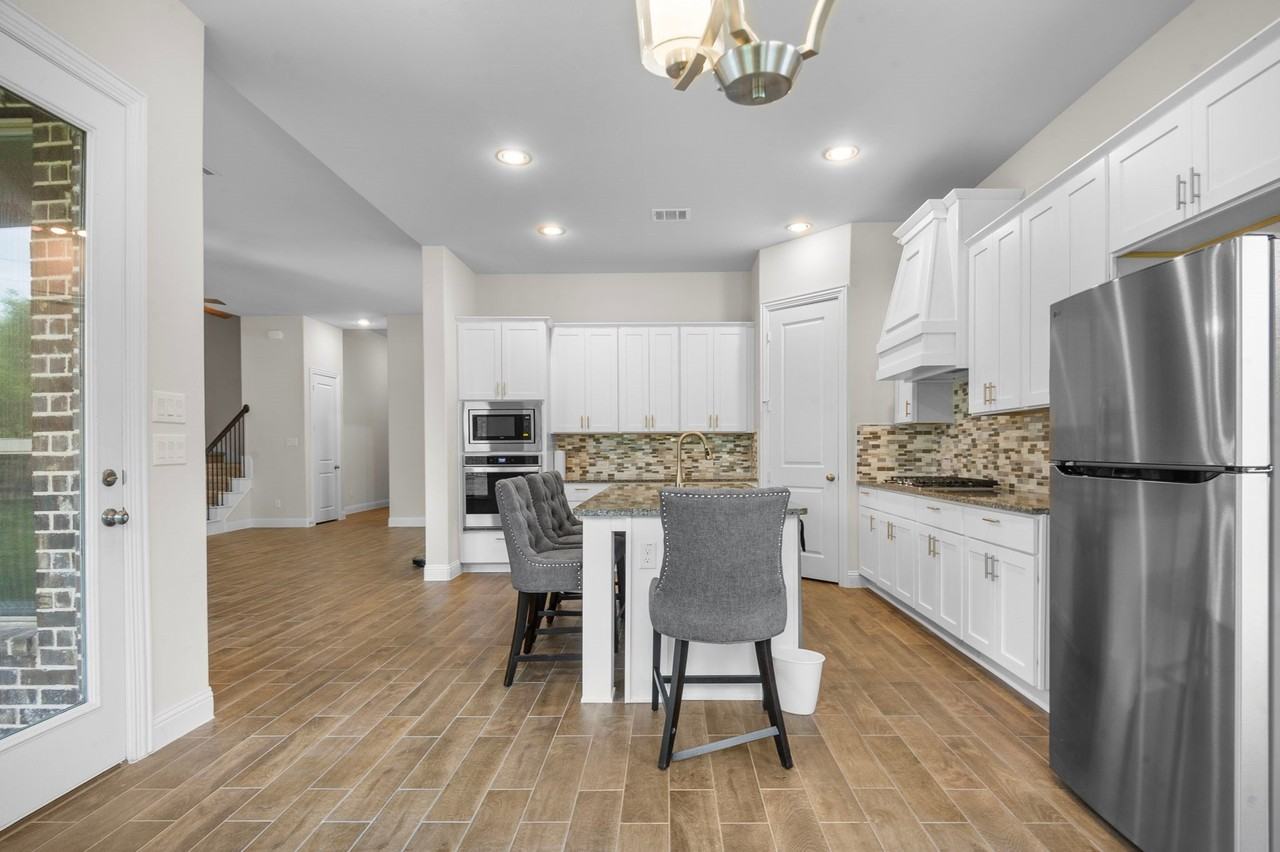 16050 Talamore Ln - Photo 5 of 37