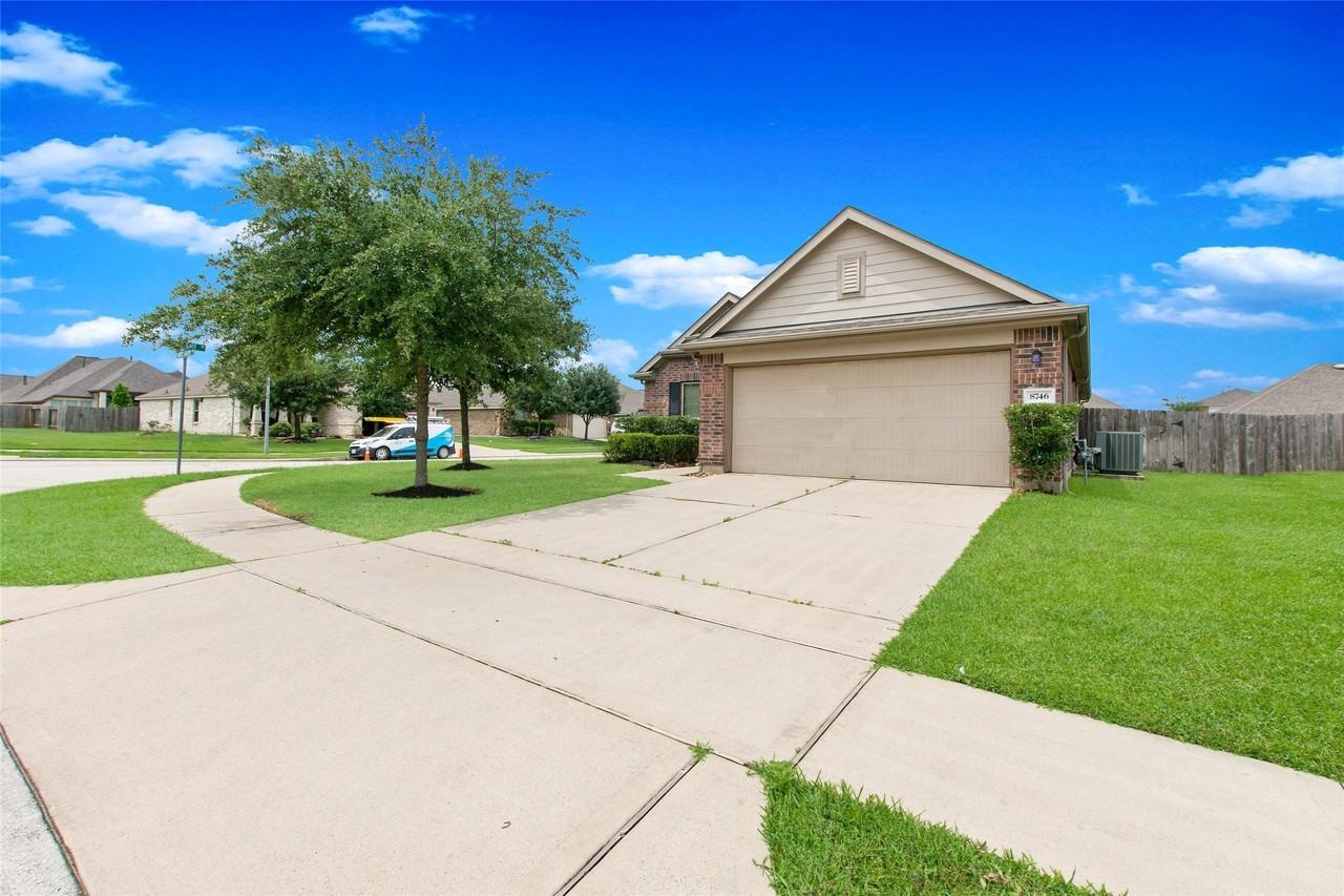 8746 Sunny Gallop Dr - Photo 4 of 19