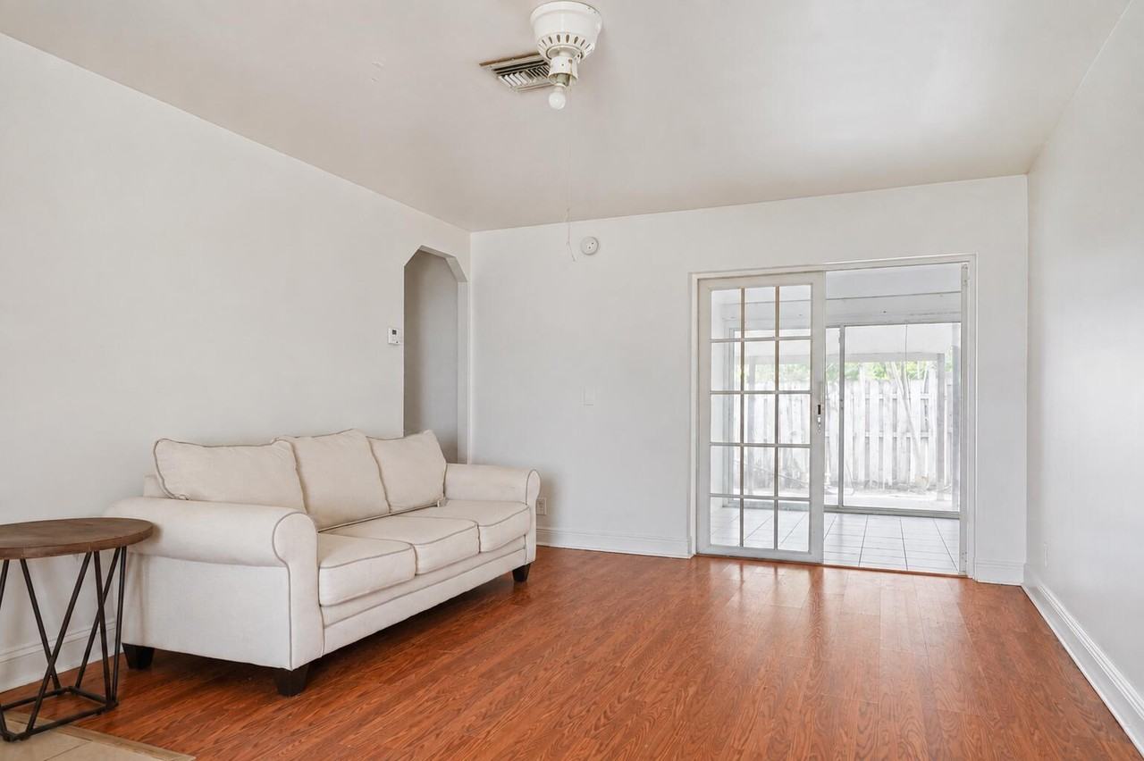 5078 Ambler Ln - Photo 2 of 10