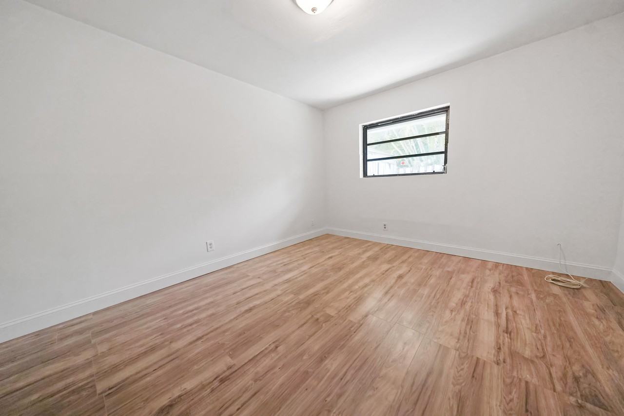 5078 Ambler Ln - Photo 5 of 10