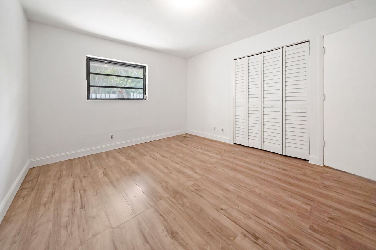 5078 Ambler Ln - Photo 6 of 10