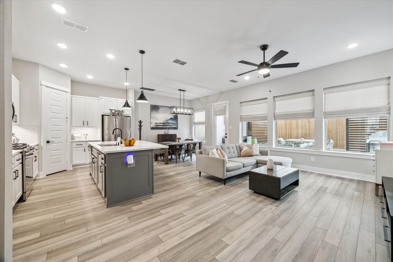 10974 Hewitt Cliff Ln - Photo 6 of 24