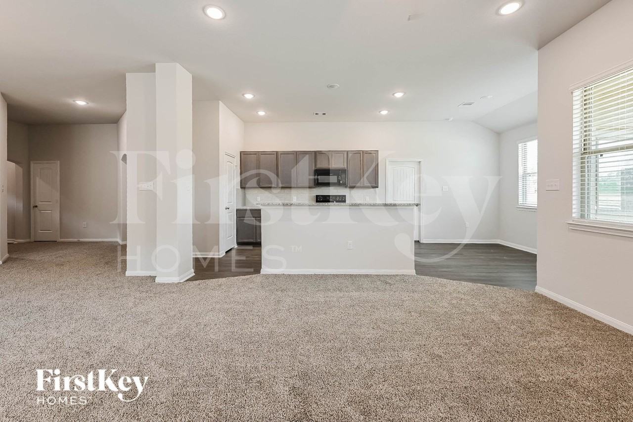 14775 Country Club Dr - Photo 4 of 15