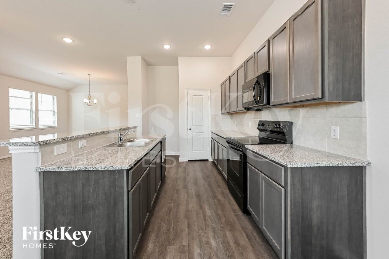 14775 Country Club Dr - Photo 6 of 15