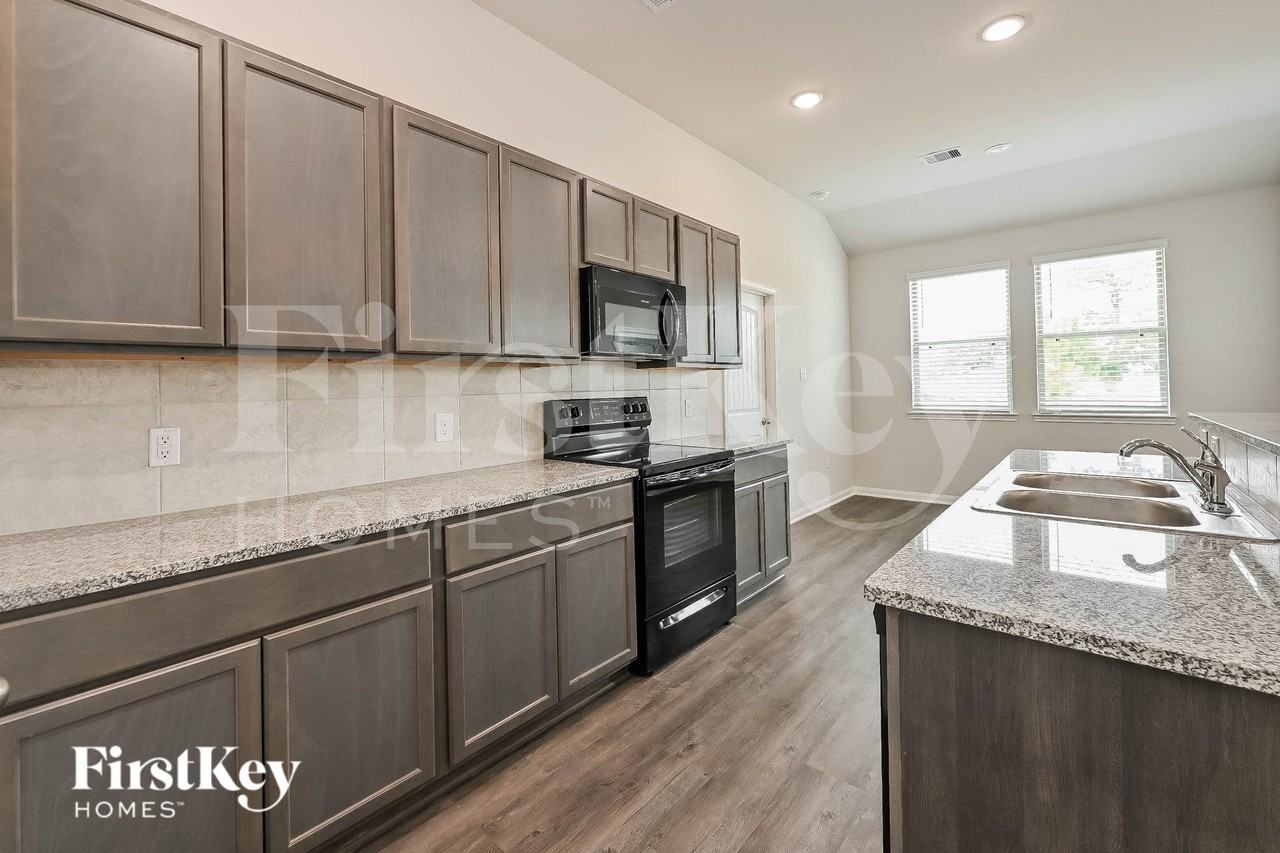14775 Country Club Dr - Photo 7 of 15
