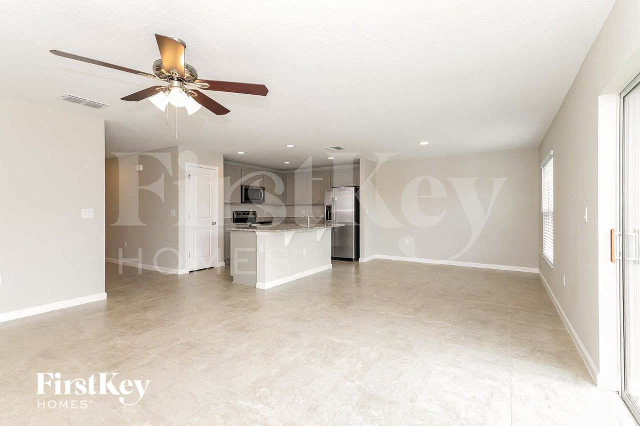228 Southern Breeze Loop - Photo 4 of 16