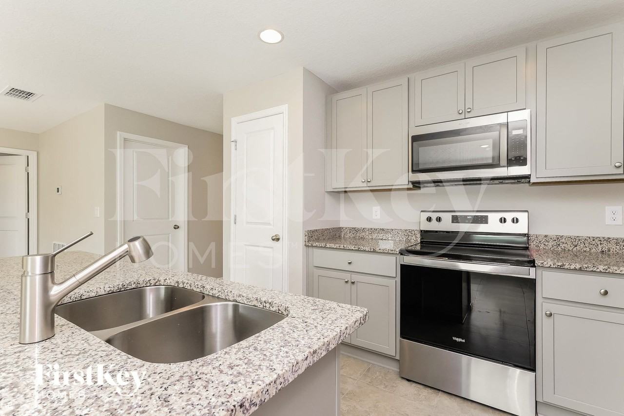 228 Southern Breeze Loop - Photo 6 of 16