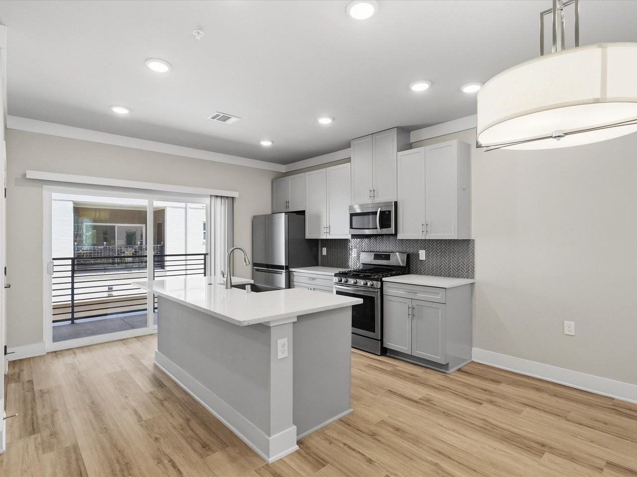 3325 Norris St - Photo 4 of 29