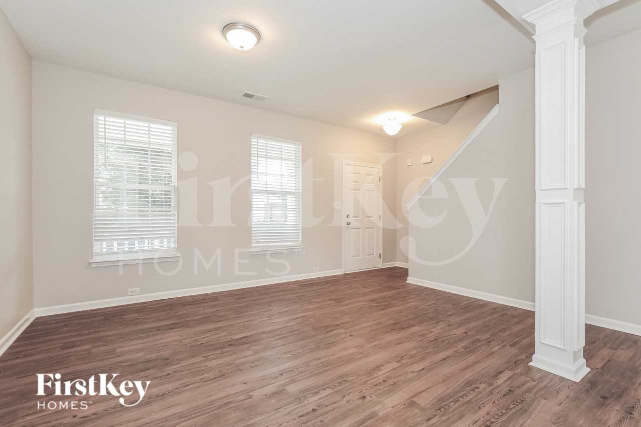 3969 Creekmoore Dr - Photo 4 of 15