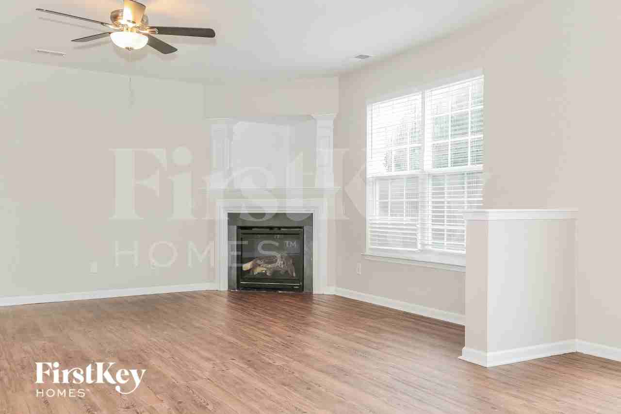 3969 Creekmoore Dr - Photo 5 of 15