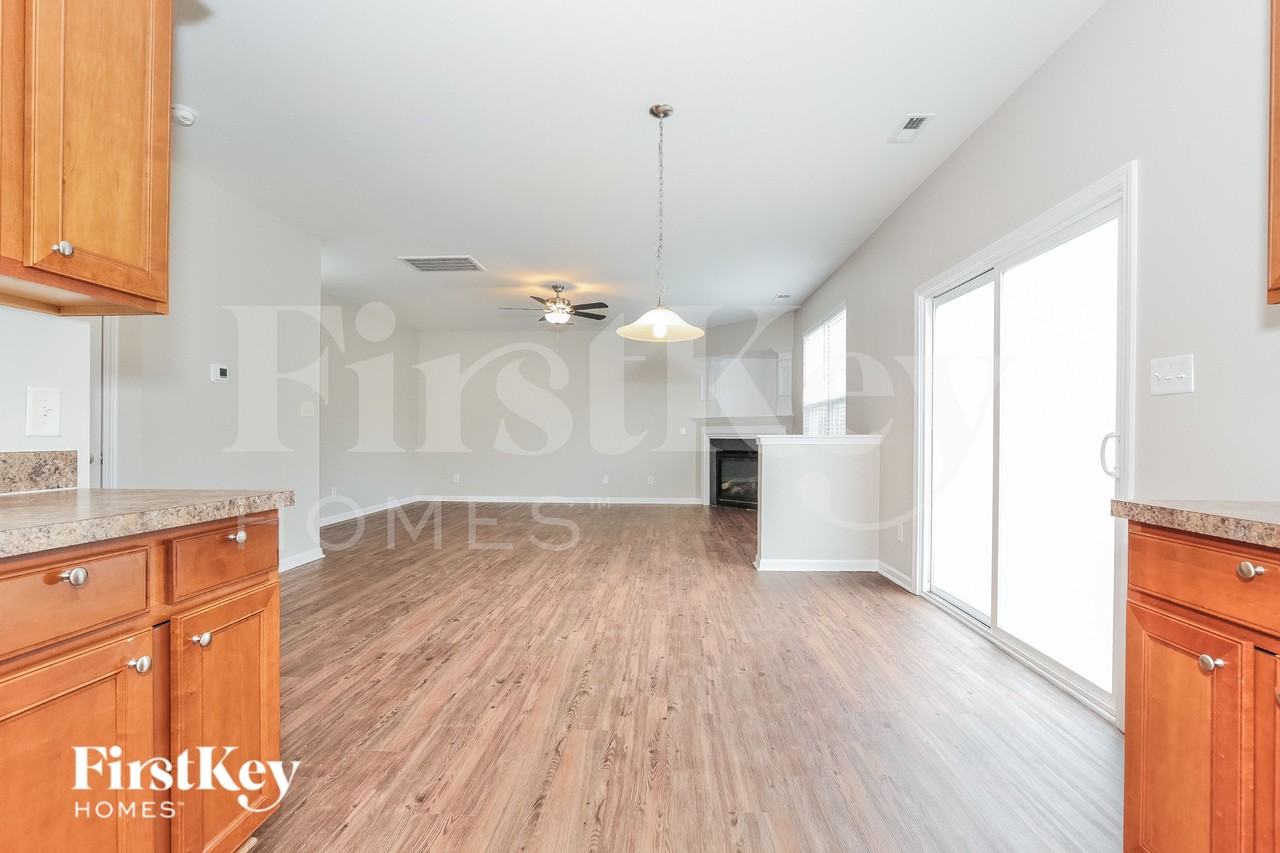 3969 Creekmoore Dr - Photo 7 of 15