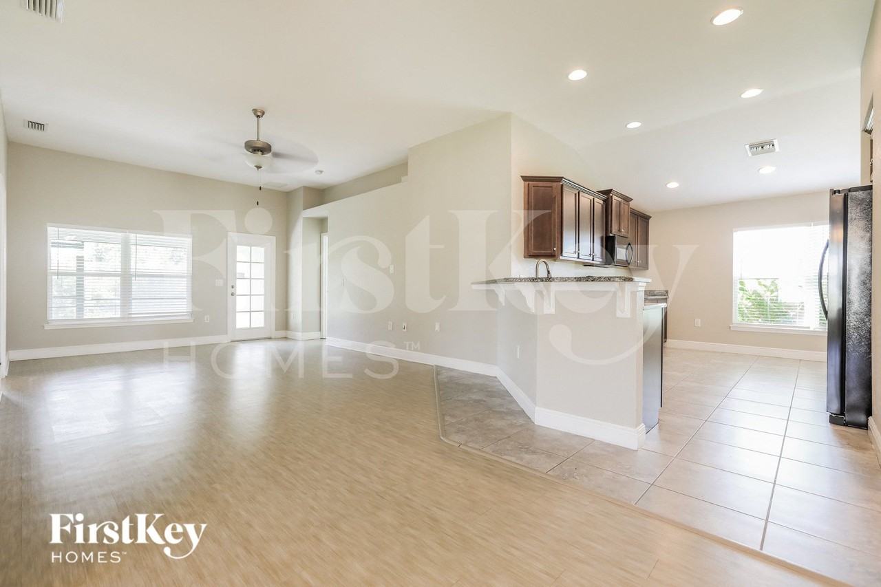 446 Xingu Ct - Photo 3 of 17