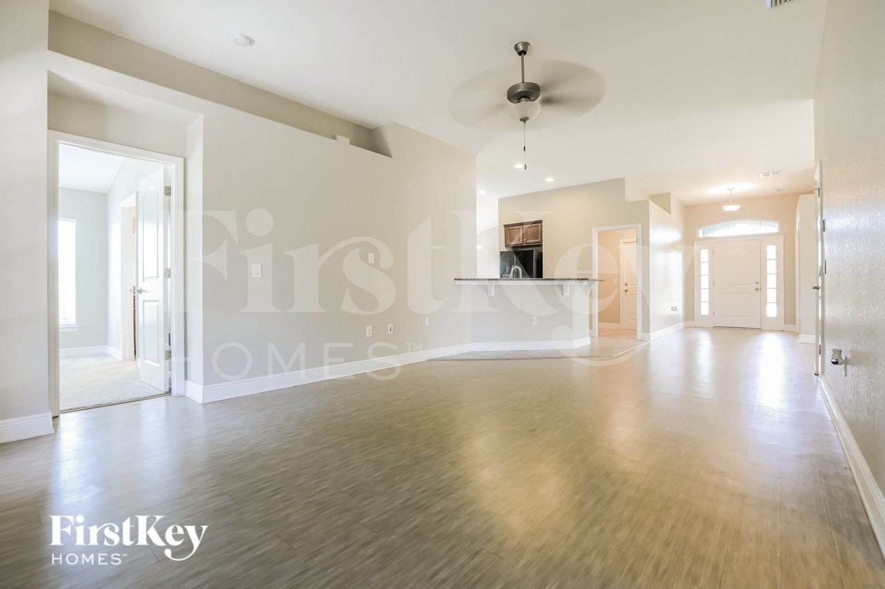 446 Xingu Ct - Photo 4 of 17