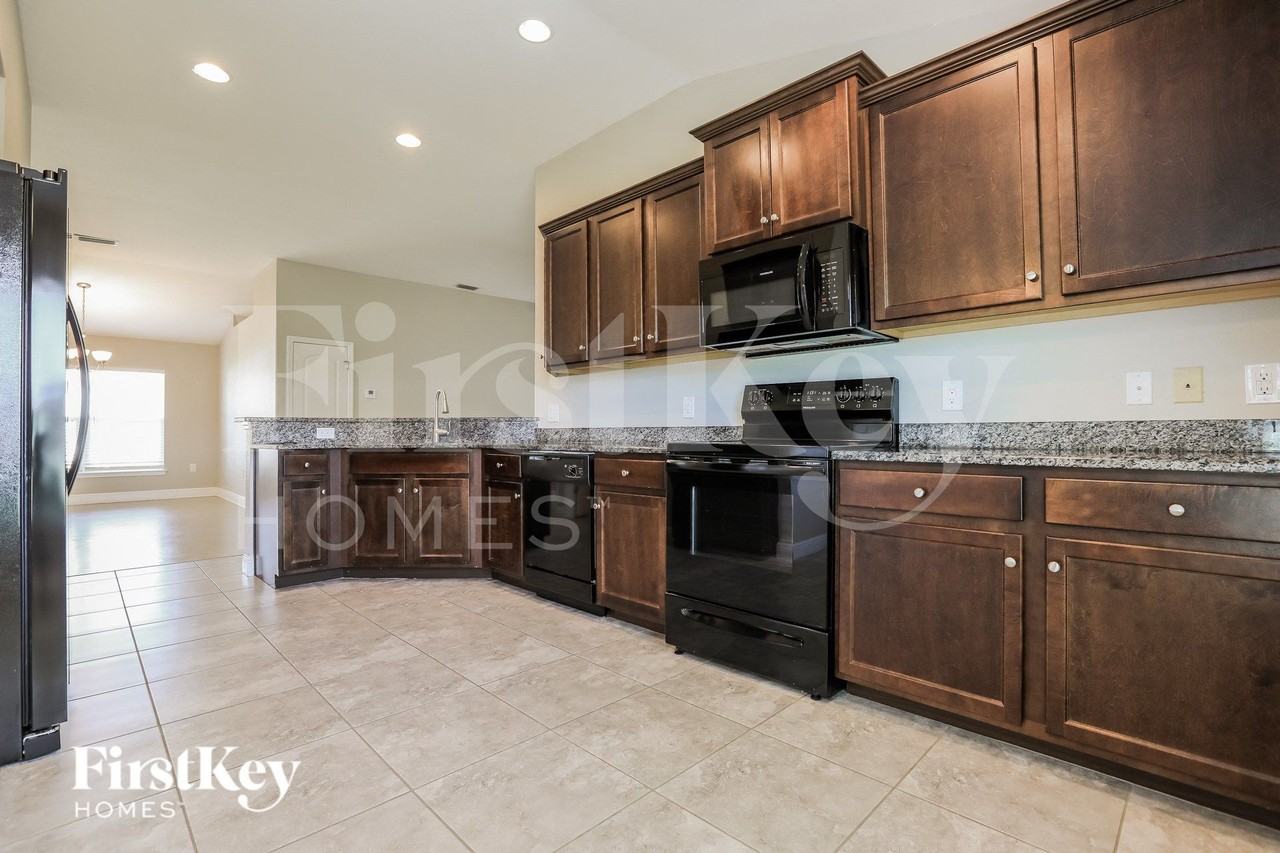 446 Xingu Ct - Photo 5 of 17
