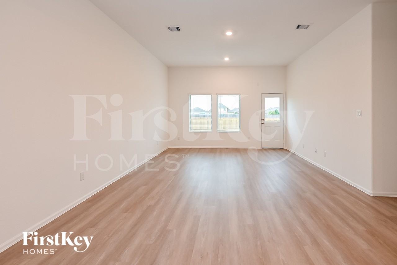 501 Maple Bend Ln - Photo 2 of 16