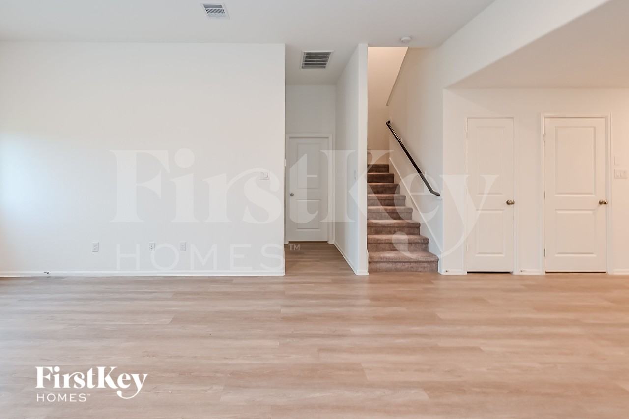 501 Maple Bend Ln - Photo 3 of 16