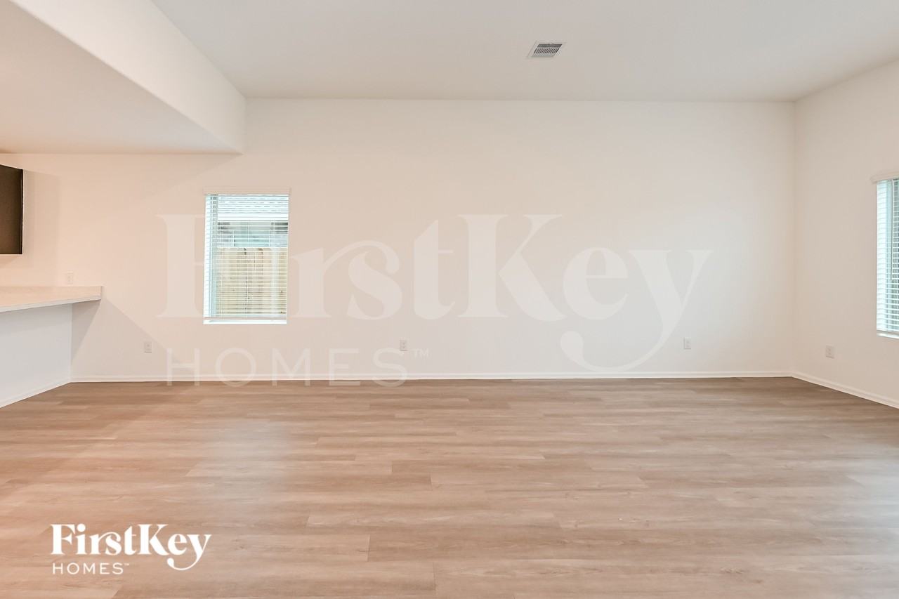 501 Maple Bend Ln - Photo 5 of 16