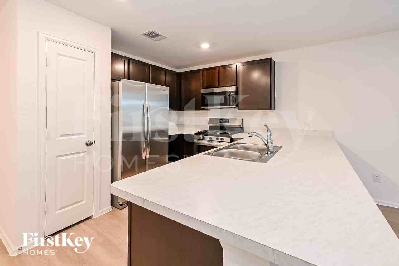 501 Maple Bend Ln - Photo 6 of 16