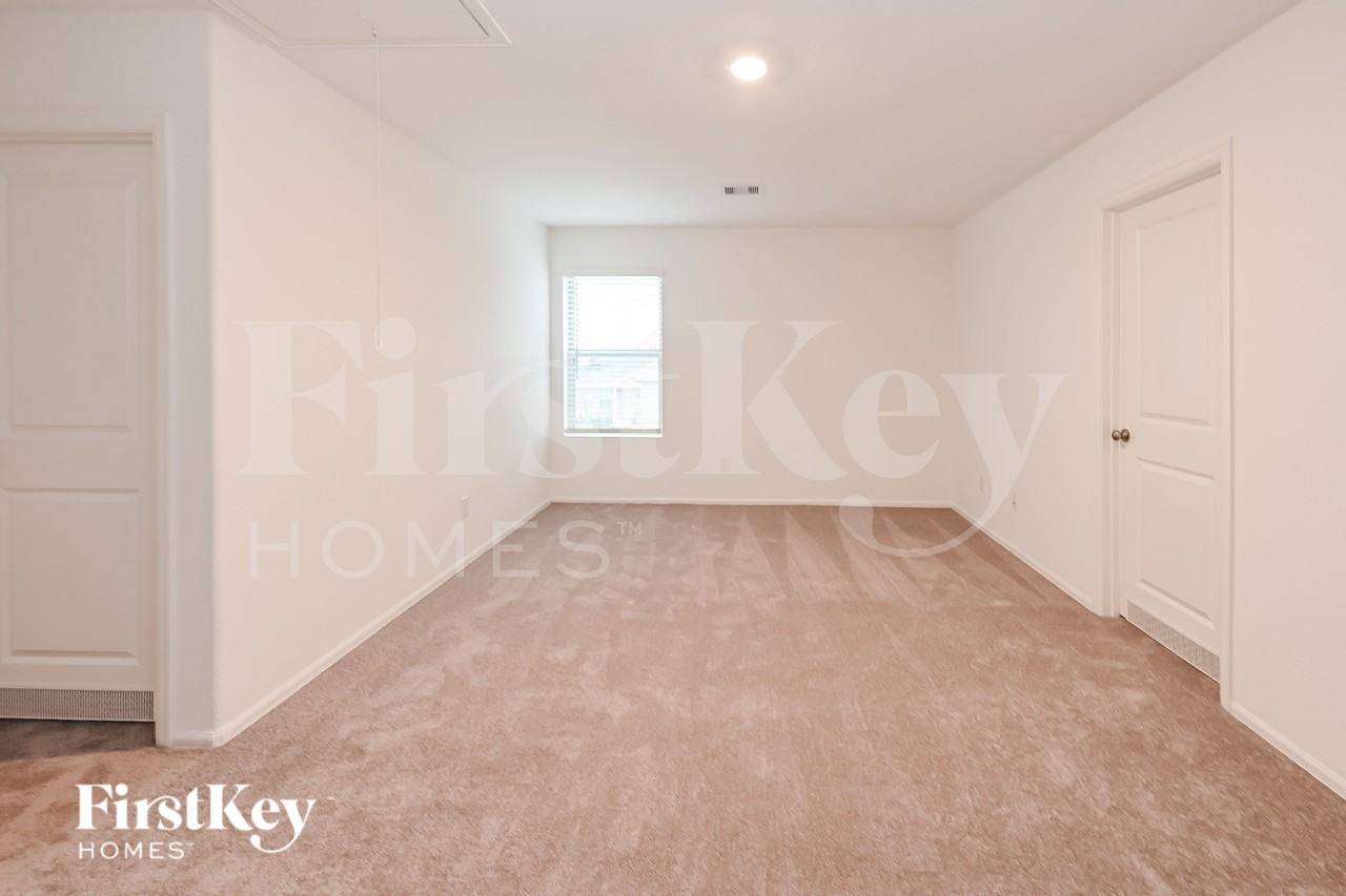501 Maple Bend Ln - Photo 7 of 16
