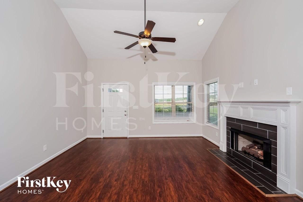 125 Ridgefield Ln - Photo 2 of 15
