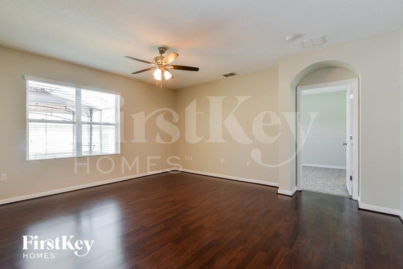 915 Freedom Blvd - Photo 2 of 16
