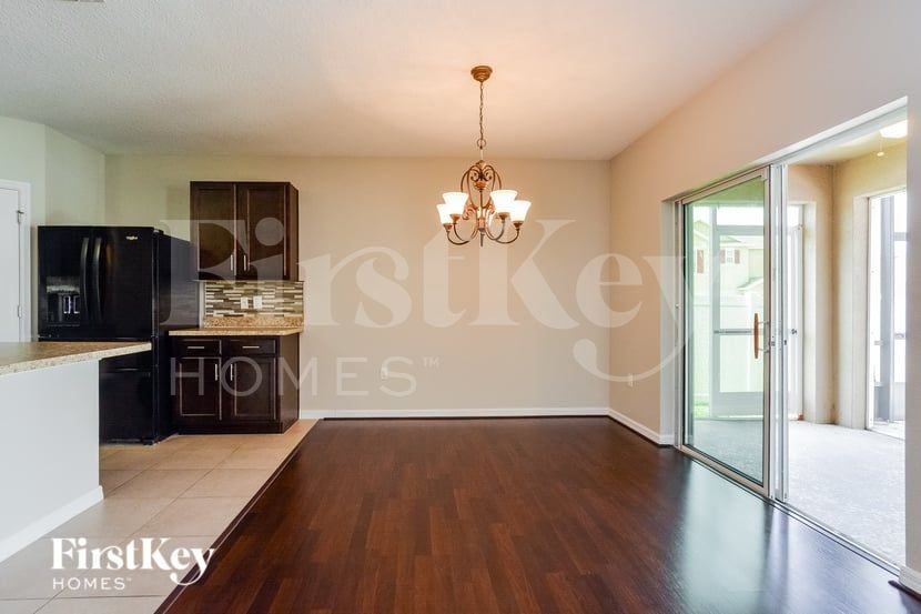 915 Freedom Blvd - Photo 4 of 16
