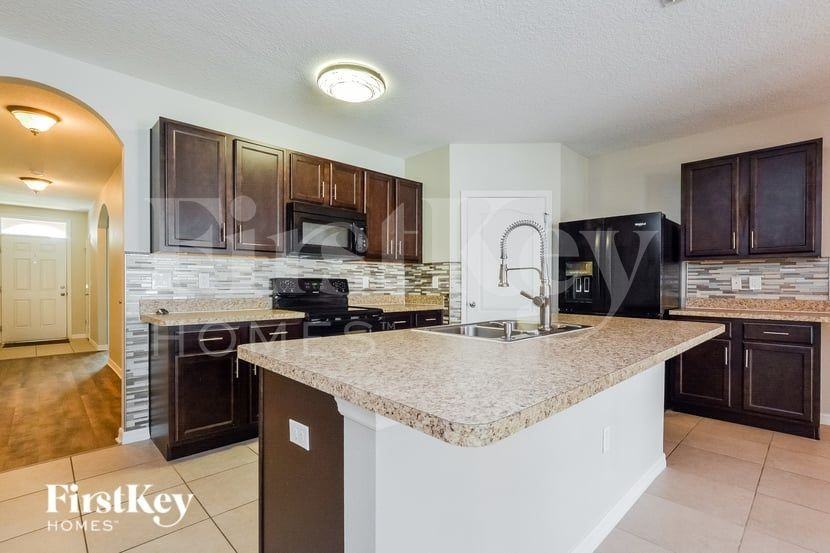 915 Freedom Blvd - Photo 6 of 16