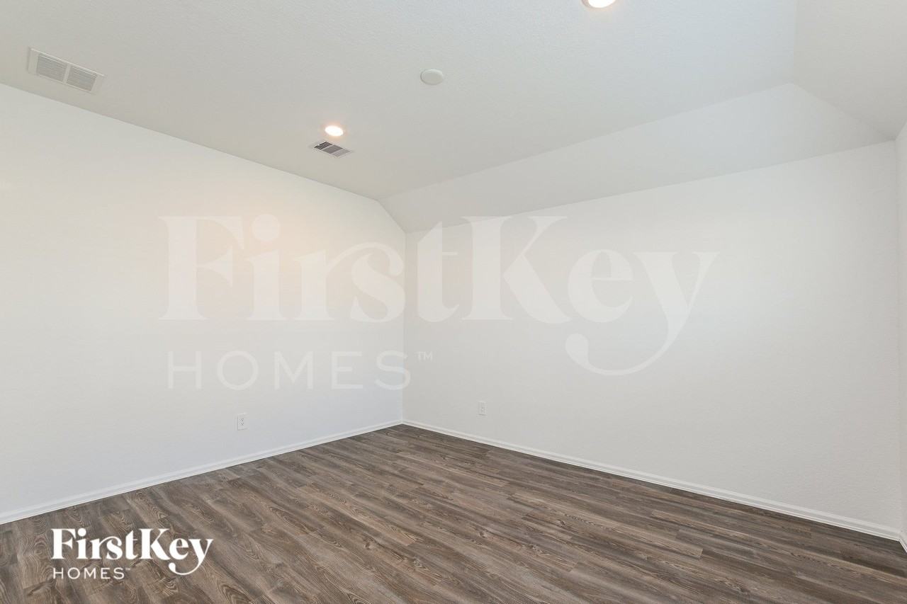18446 Summit Ranch Dr - Photo 3 of 31