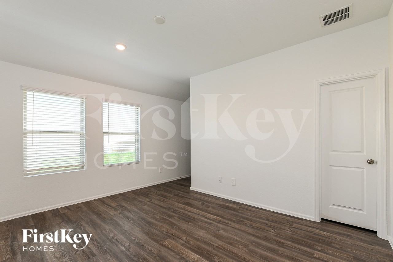 18446 Summit Ranch Dr - Photo 4 of 31