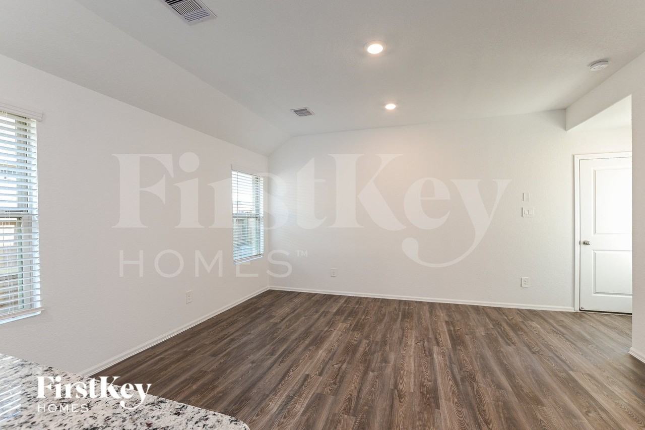18446 Summit Ranch Dr - Photo 6 of 31