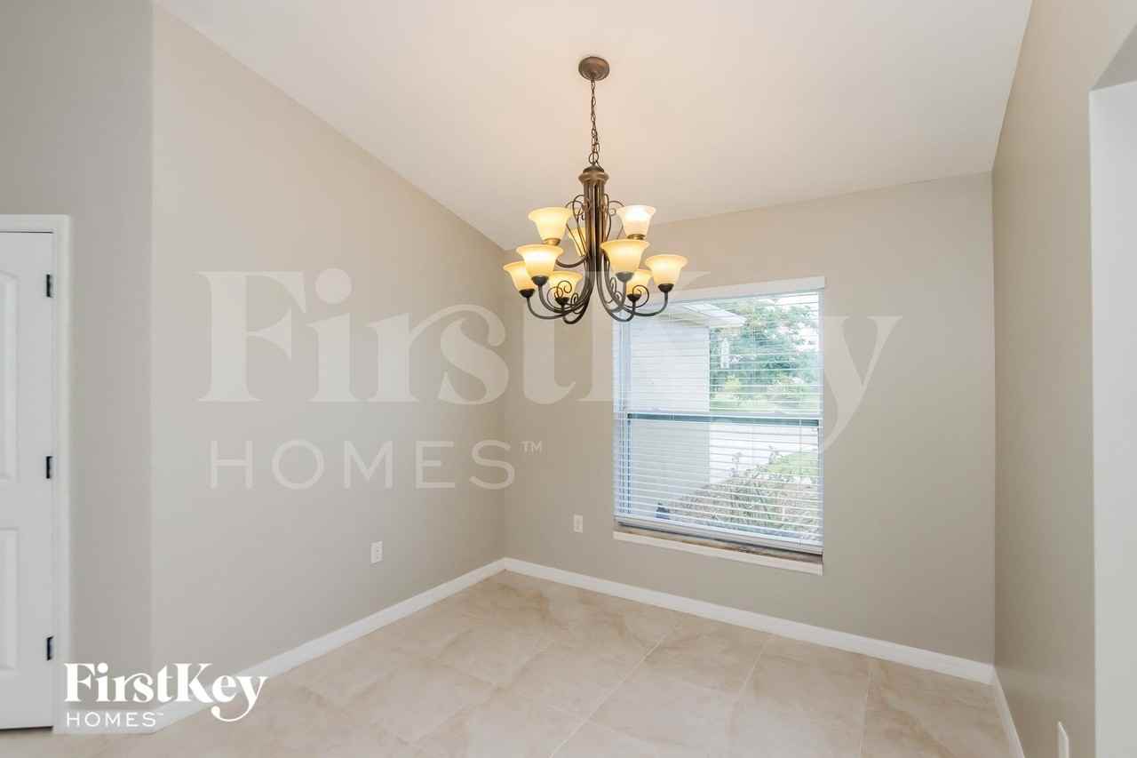 1932 Gloria Cir Ne - Photo 4 of 16