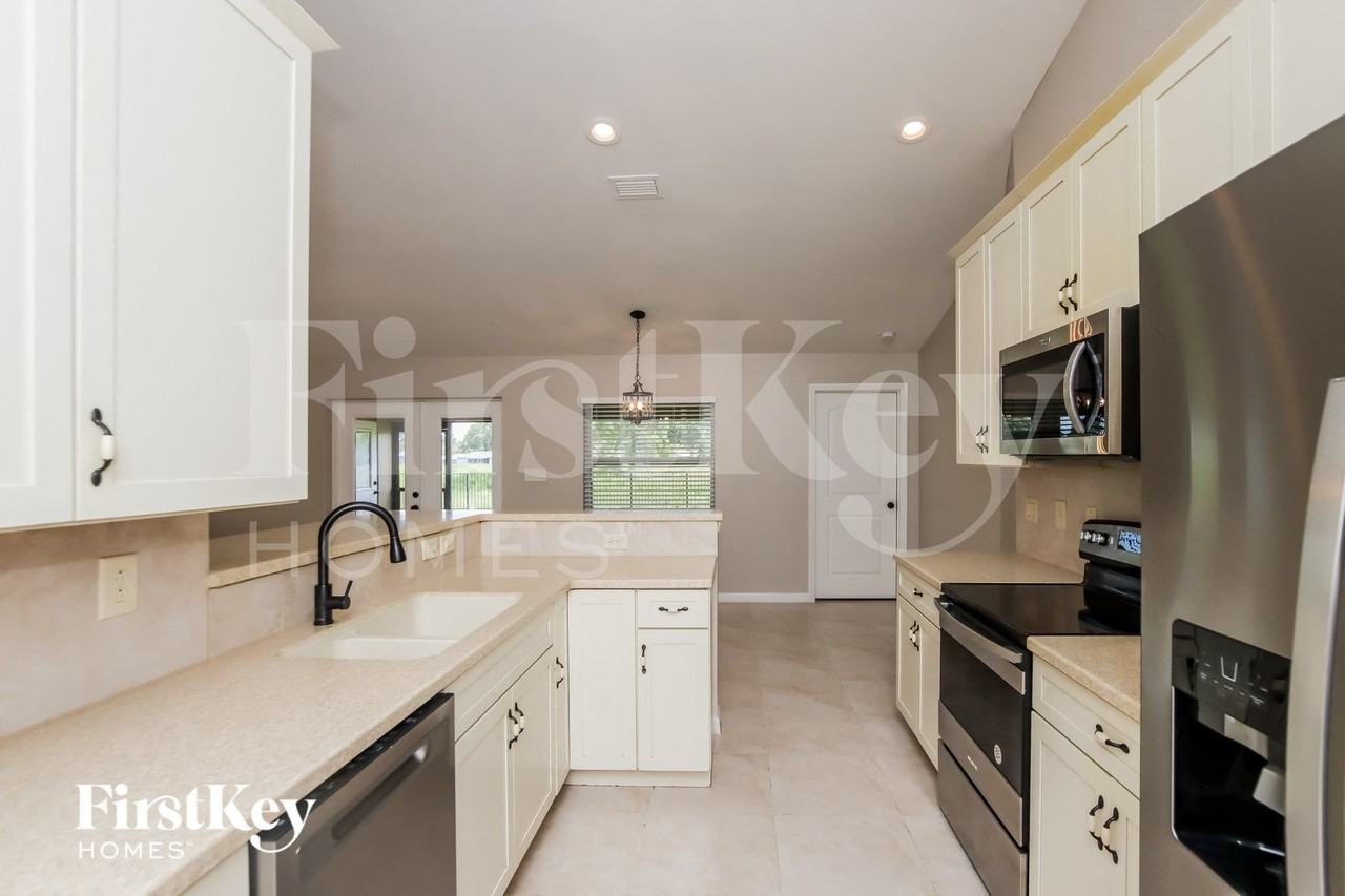 1932 Gloria Cir Ne - Photo 6 of 16