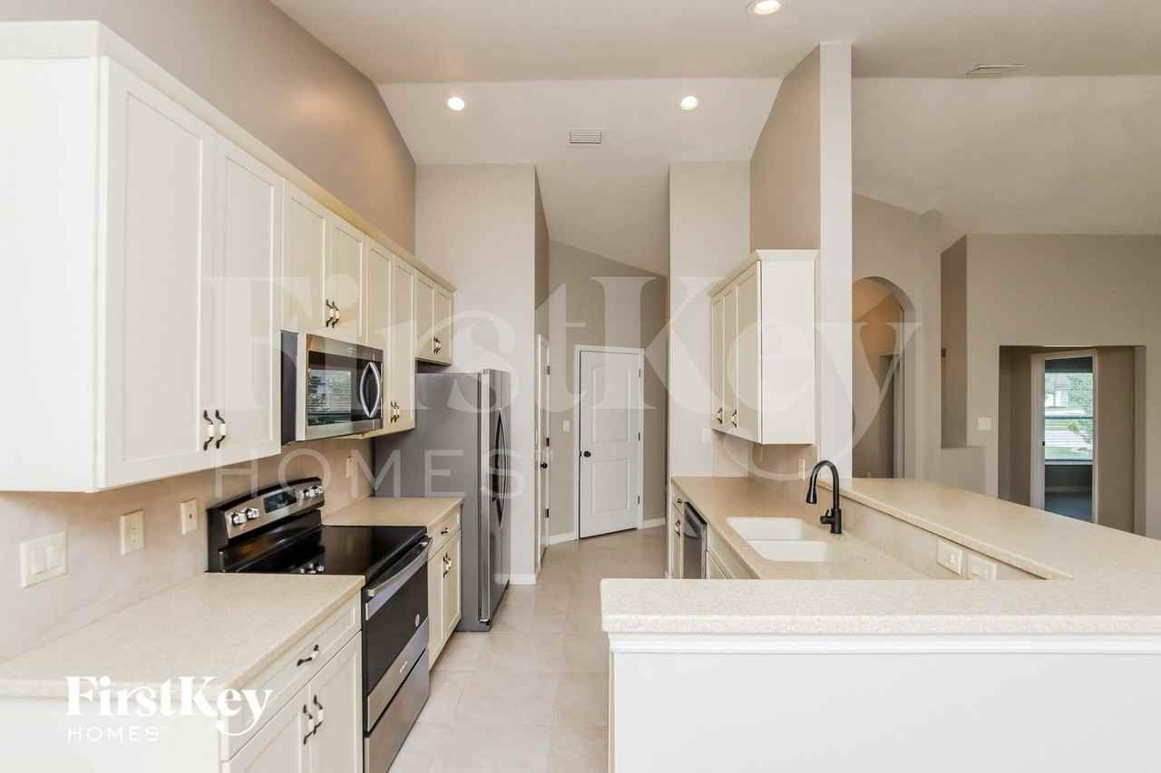 1932 Gloria Cir Ne - Photo 7 of 16