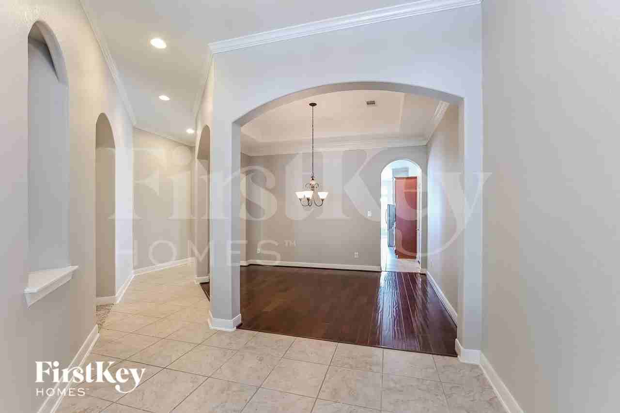 1934 Graystone Hills Dr - Photo 2 of 16