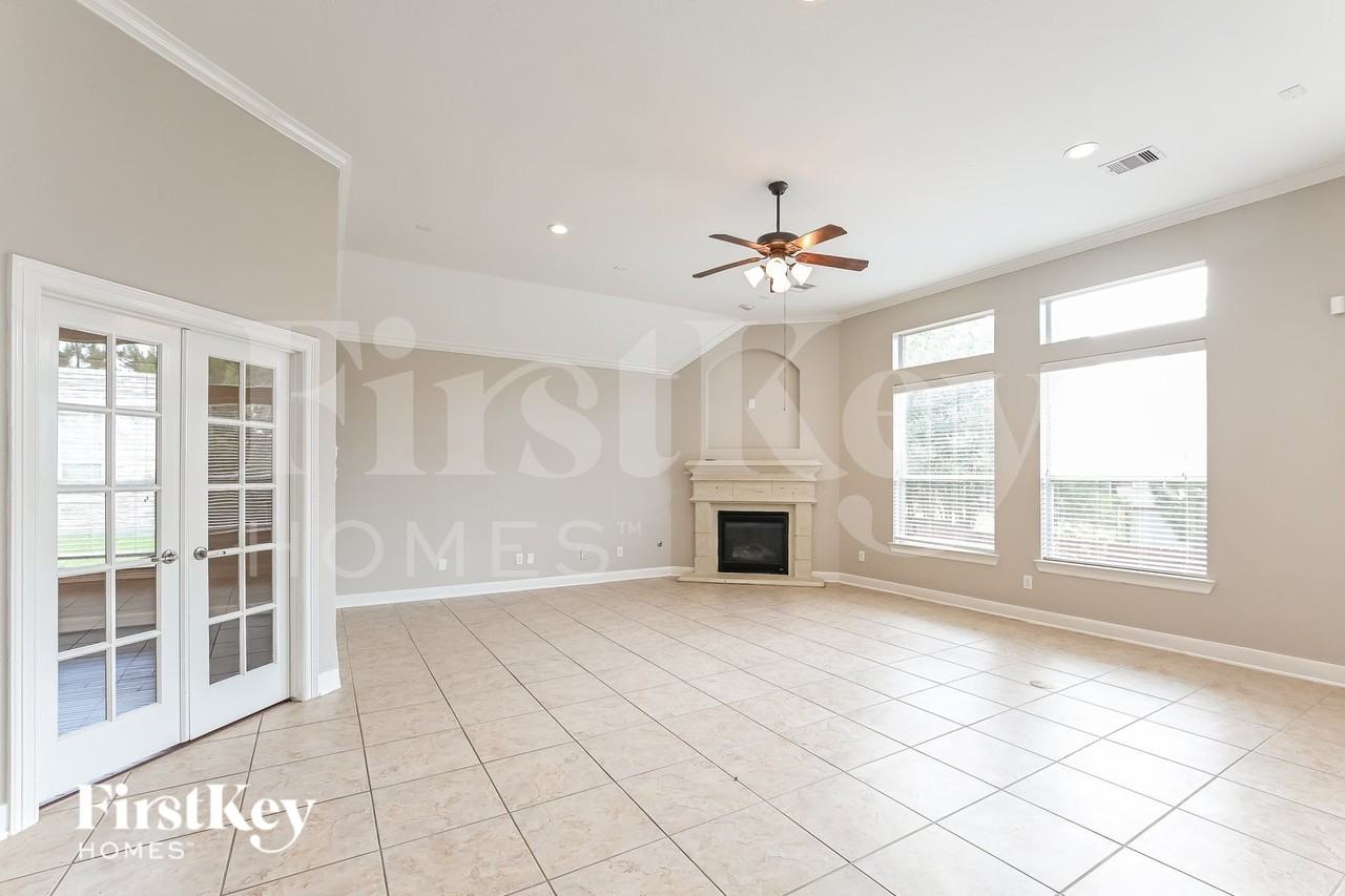 1934 Graystone Hills Dr - Photo 3 of 16