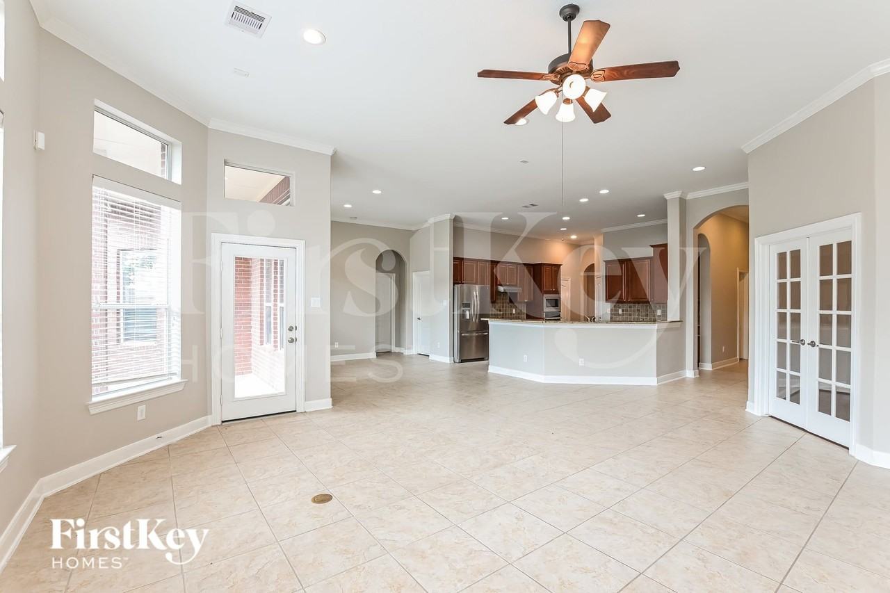 1934 Graystone Hills Dr - Photo 4 of 16