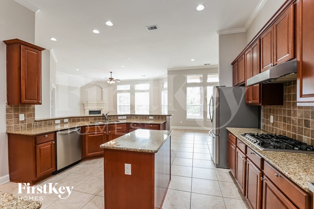 1934 Graystone Hills Dr - Photo 5 of 16